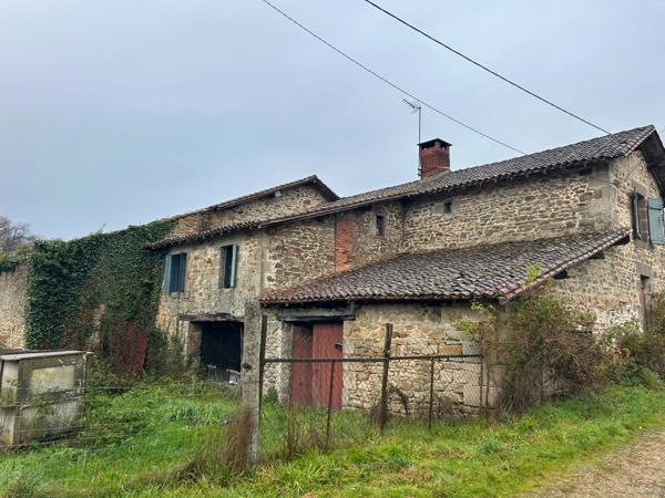 Corps de ferme à rénover avec 9511 m2 de terrain