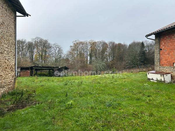 Corps de ferme à rénover avec 9511 m2 de terrain