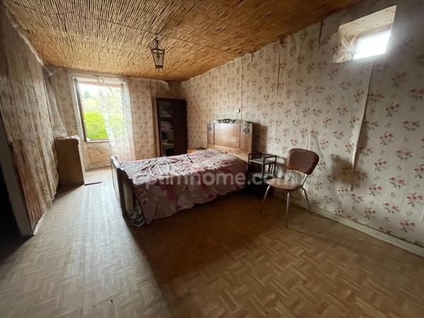 Corps de ferme à rénover avec 9511 m2 de terrain