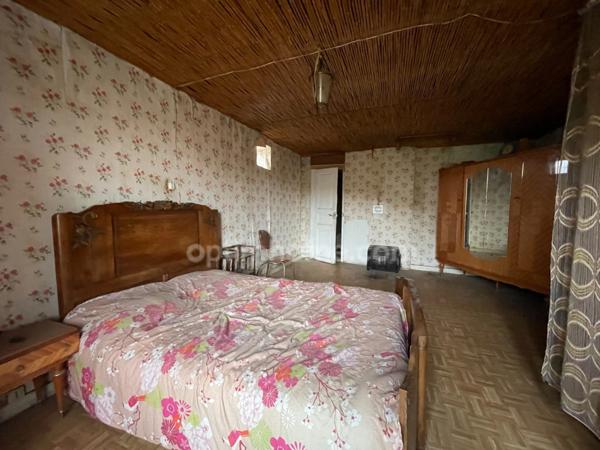 Corps de ferme à rénover avec 9511 m2 de terrain