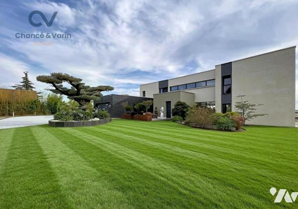 40 Min de Caen et 15 min d'une gare Maison d'architecte de 255 m² avec très belle vue dégagée 
