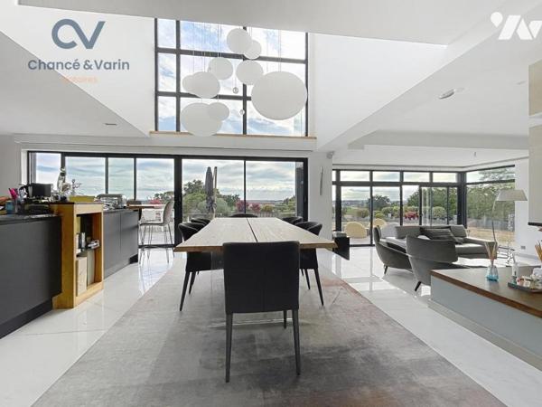 40 Min de Caen et 15 min d'une gare Maison d'architecte de 255 m² avec très belle vue dégagée 