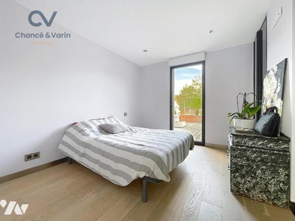 40 Min de Caen et 15 min d'une gare Maison d'architecte de 255 m² avec très belle vue dégagée 
