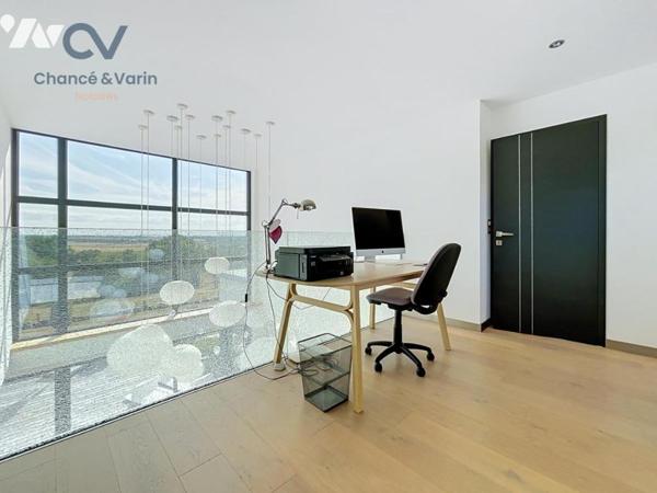 40 Min de Caen et 15 min d'une gare Maison d'architecte de 255 m² avec très belle vue dégagée 