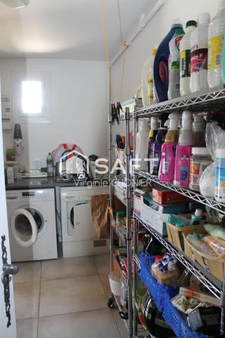 très belle maison traditionnelle au milieu d'un parc arboré avec piscine et terrain de pétanque