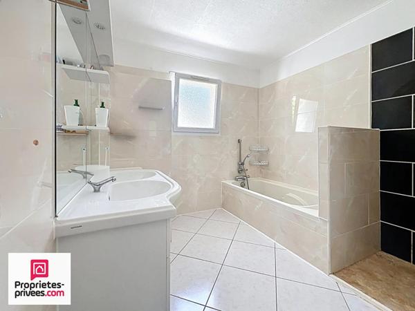 Rians Villa T4 garage +T2 sur 1200 m² à pied du village