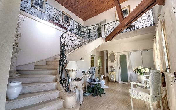 Maison à vendre    6 pièces • 331,48 m2 Chenôve