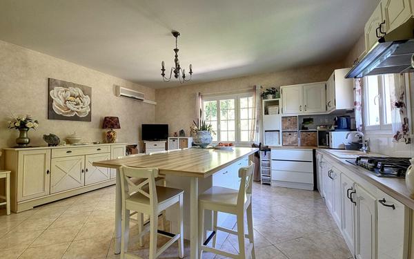 Maison à vendre    6 pièces • 331,48 m2 Chenôve