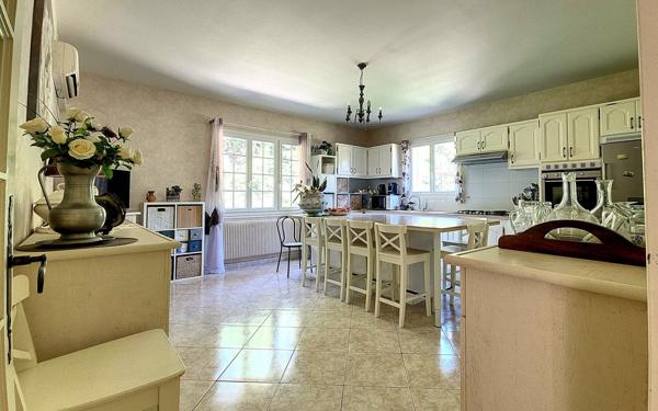 Maison à vendre    6 pièces • 331,48 m2 Chenôve