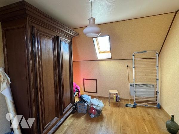 Pavillon de type 5 à vendre à LA RIVIERE DE CORPS