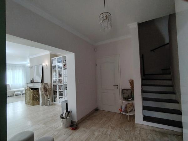 Maison d'architecte de 284 m² avec parc et piscine chauffée - Neuville de Poitou