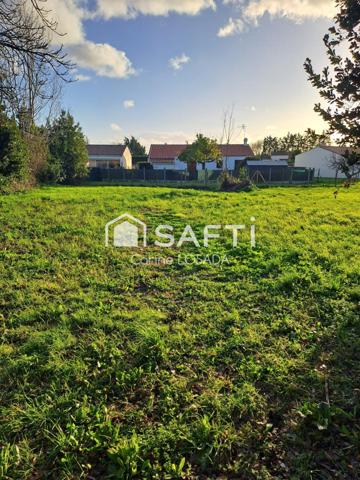 Terrain constructible et viabilisé en plein centre bourg