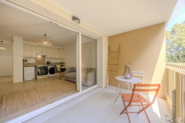Studio meublé à louer Résidence neuve Mont de Marsan dernier étage grand balcon
