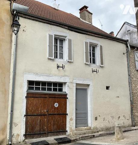 A VENDRE : Maison d'habitation de ville d'environ 107m² avec garage, comprenant en rez-de-chaus...