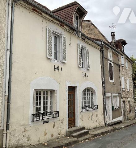 A VENDRE : Maison d'habitation de ville d'environ 107m² avec garage, comprenant en rez-de-chaus...