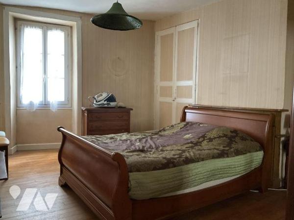 A VENDRE : Maison d'habitation de ville d'environ 107m² avec garage, comprenant en rez-de-chaus...