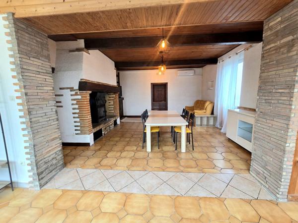 Appartement à louer 3 pièces, 114 m², SAINT PORQUIER (82), garages, jardin clôturé 780m²,
