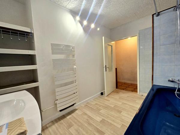 Appartement à louer 3 pièces, 114 m², SAINT PORQUIER (82), garages, jardin clôturé 780m²,