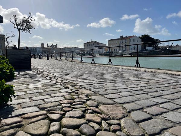 Appartement  Terrasse avec garage à  SAINT MARTIN DE RE (17)