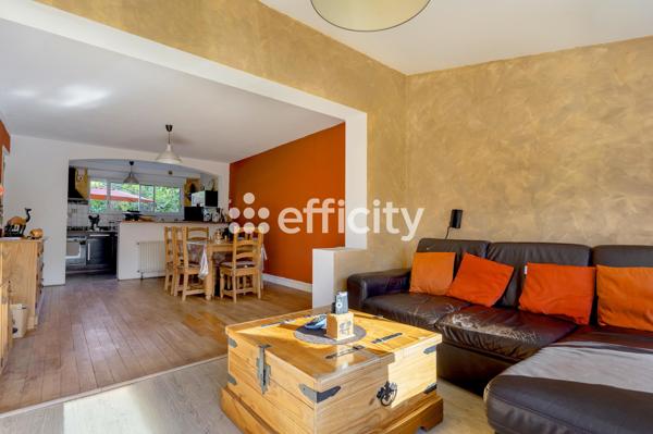 Maison
         4 pièces
        - 84 m² 350 000 € *