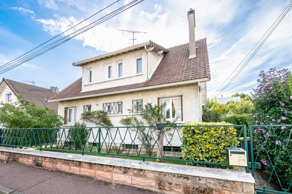 Chilly-Mazarin (91380) Chilly-Mazarin (Bas) – Maison individuelle familiale avec beaux volumes et sous-sol total