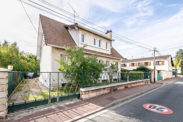 Chilly-Mazarin (91380) Chilly-Mazarin (Bas) – Maison individuelle familiale avec beaux volumes et sous-sol total