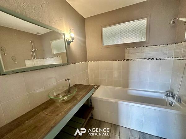 Maison - 4 pièces - 84m² €269 500 ** - Référence HDO626ED2