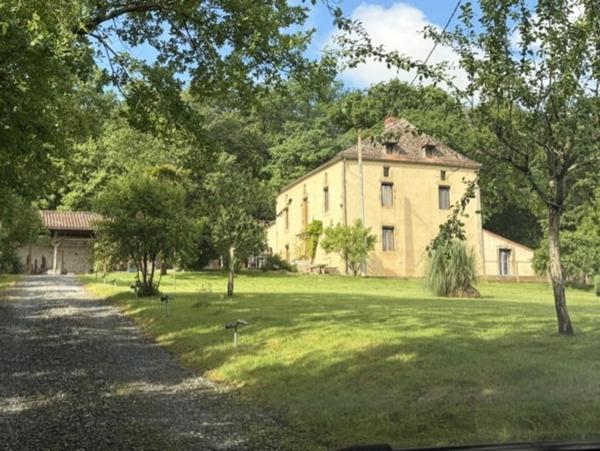 Dpt Gers (32), PLAISANCE proche, ELEGANTE PROPRIETE RURALE XVIIIs, sur 5300m2 clos, un peu cachée, au bout d un chemin.