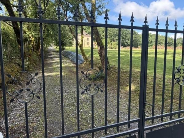 Dpt Gers (32), PLAISANCE proche, ELEGANTE PROPRIETE RURALE XVIIIs, sur 5300m2 clos, un peu cachée, au bout d un chemin.
