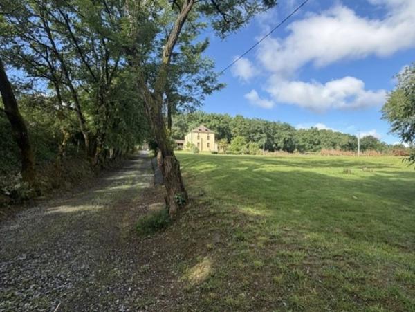 Dpt Gers (32), PLAISANCE proche, ELEGANTE PROPRIETE RURALE XVIIIs, sur 5300m2 clos, un peu cachée, au bout d un chemin.