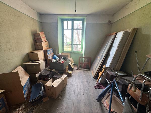 MAISON 87M² A RENOVER PROCHE LURE TERRAIN  598 M²