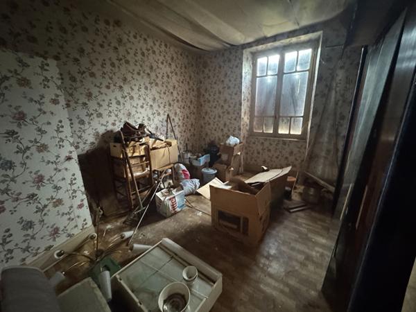 MAISON 87M² A RENOVER PROCHE LURE TERRAIN  598 M²