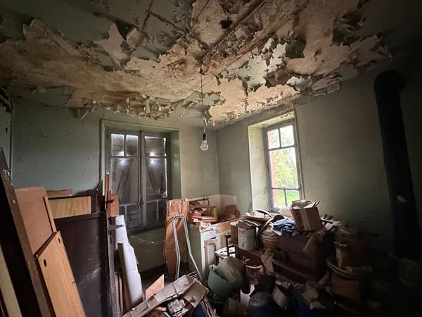 MAISON 87M² A RENOVER PROCHE LURE TERRAIN  598 M²