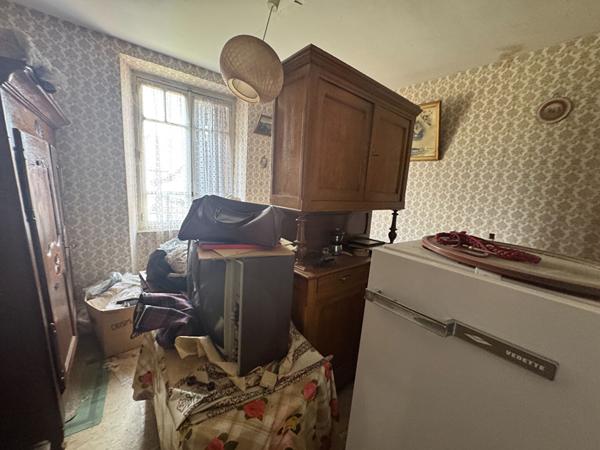 MAISON 87M² A RENOVER PROCHE LURE TERRAIN  598 M²