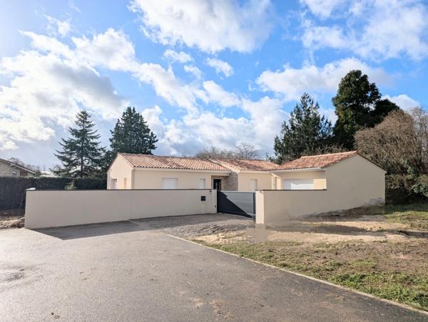 Maison à vendre FLEAC Maison neuve avec un grand espace de vie, quatre chambres et garage