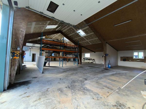 Maison - Local commercial - Hangar