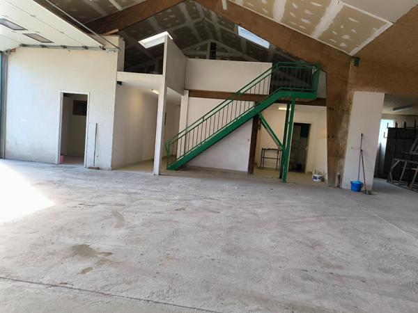 Maison - Local commercial - Hangar
