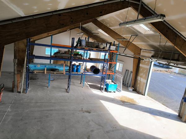 Maison - Local commercial - Hangar