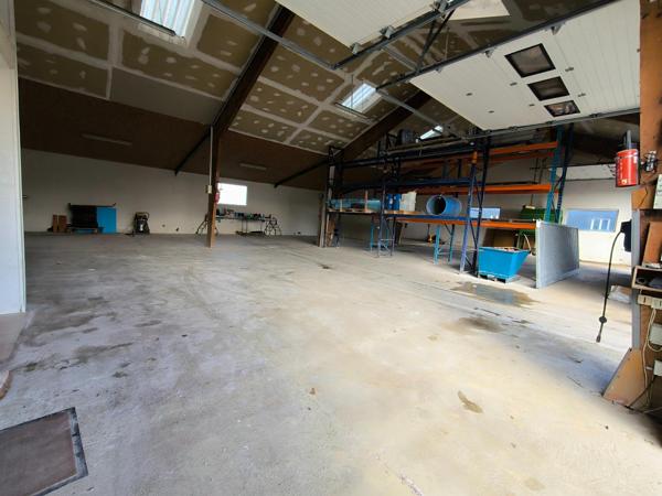 Maison - Local commercial - Hangar