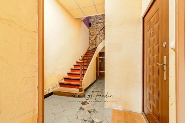 Appartement à vendre 1 pièces LA SEYNE SUR MER (83) - Proche centre et commerces - Rénové - 1er et dernier étage