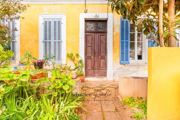 Appartement à vendre 1 pièces LA SEYNE SUR MER (83) - Proche centre et commerces - Rénové - 1er et dernier étage