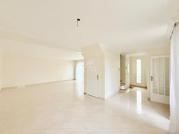 Maison Carrieres Sur Seine 5 pièce(s) €779 000 ** - Référence 7608