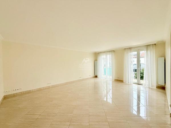 Maison Carrieres Sur Seine 5 pièce(s) €779 000 ** - Référence 7608