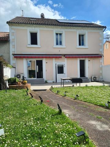 Maison de ville de 200m2 idéalement située