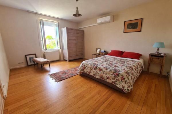 Maison de ville de 200m2 idéalement située