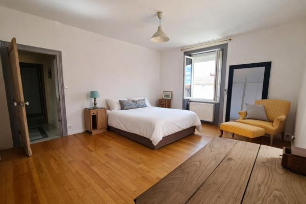 Maison de ville de 200m2 idéalement située