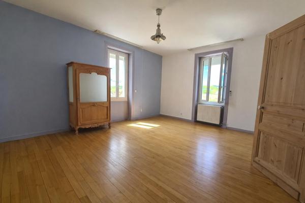 Maison de ville de 200m2 idéalement située