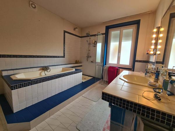 Maison de ville de 200m2 idéalement située