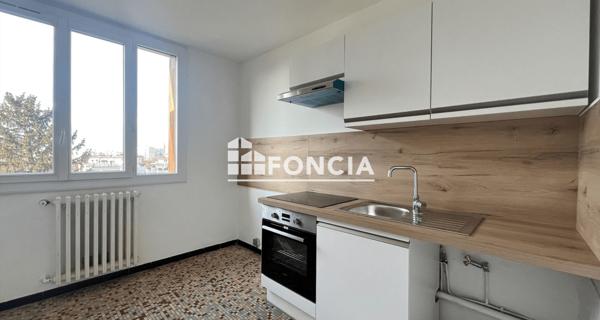 Location Appartement 2 pièces 40.42 m² - Saint-martin-d'hères 38400