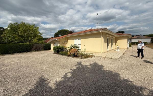 Maison à vendre    4 pièces •  Roquefort